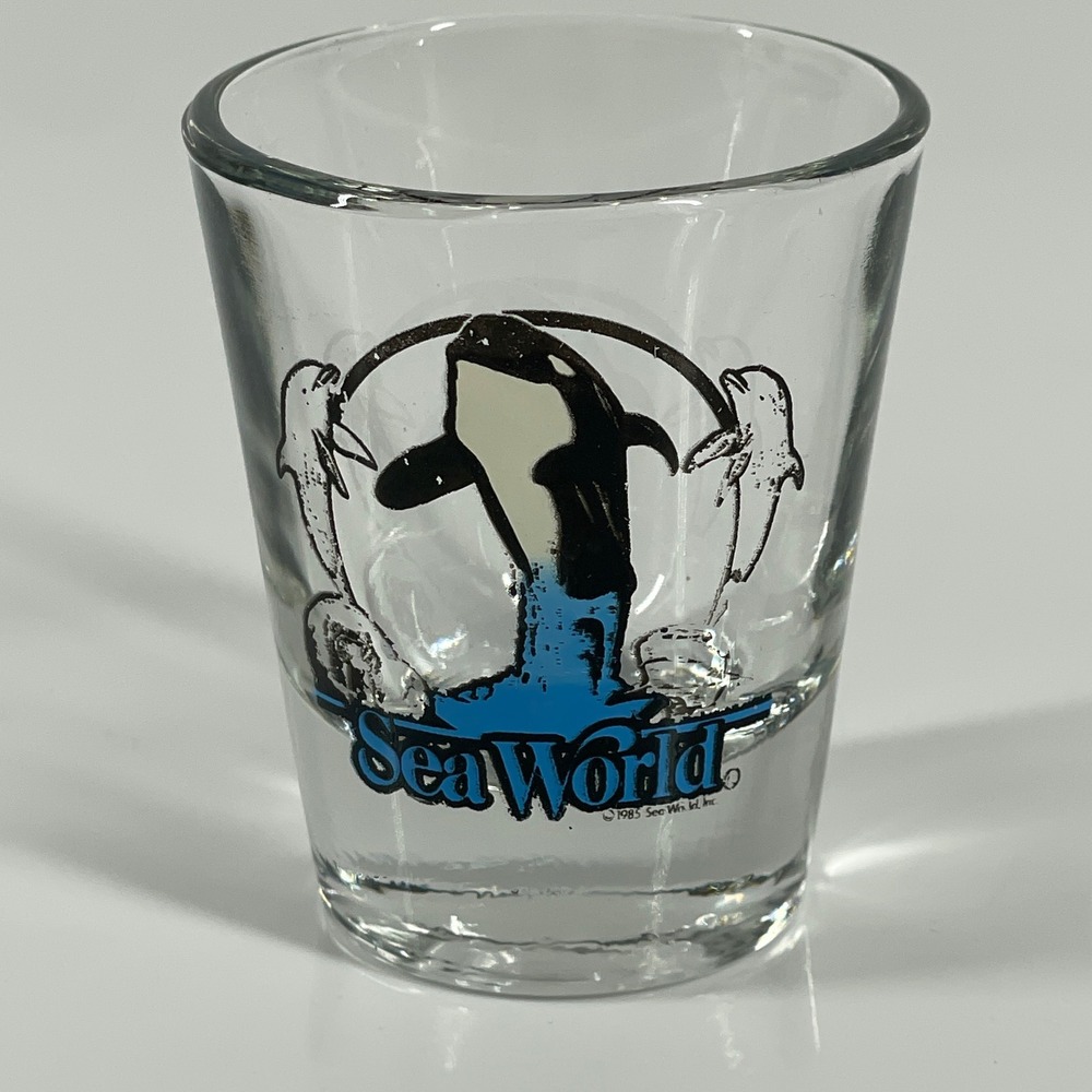 Vintage 1985 SeaWorld Shamu Orca Dolphin Shot Glass Souvenir Clear Barware